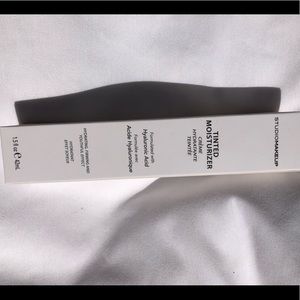 Tinted Moisturizer Studio Makeup SHADE OAT